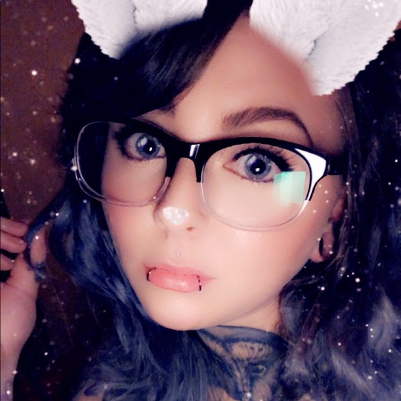 Merry Meet, your Posher, Bree 🖤 - Picture 3 of 7